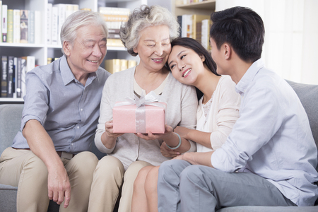 家庭团聚项目
配偶/子女团聚、父母及祖父母团聚